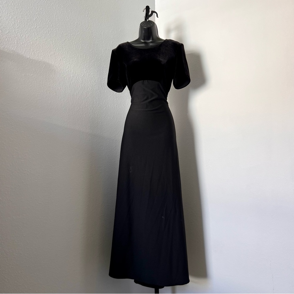 Classic vintage black velvet gown 🖤